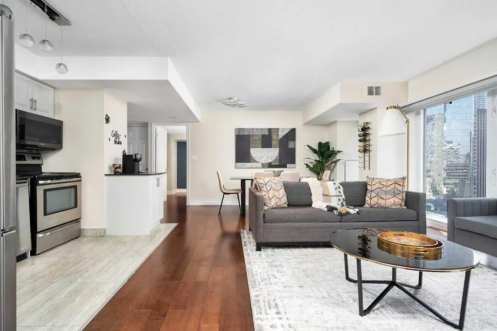 Apartment Centrally Located 2 Bd 2 Bth With Parking Toronto Canada