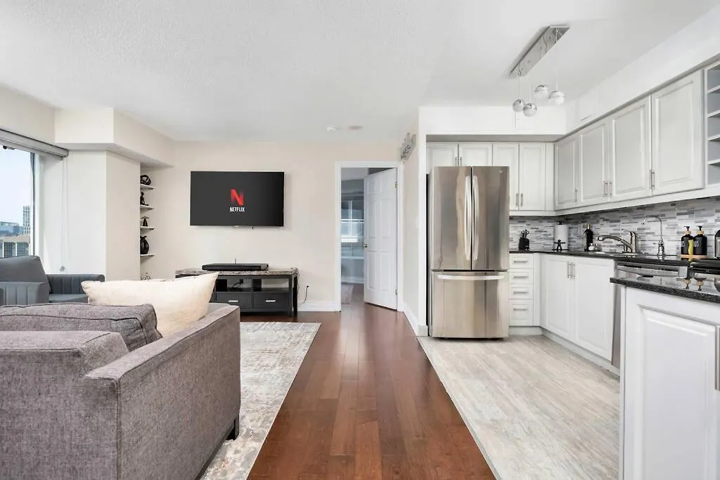 Centrally Located 2 Bd 2 Bth With Parking Toronto 0*,