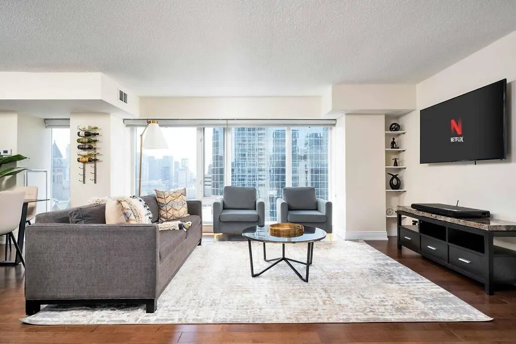 Centrally Located 2 Bd 2 Bth With Parking Toronto Apartment