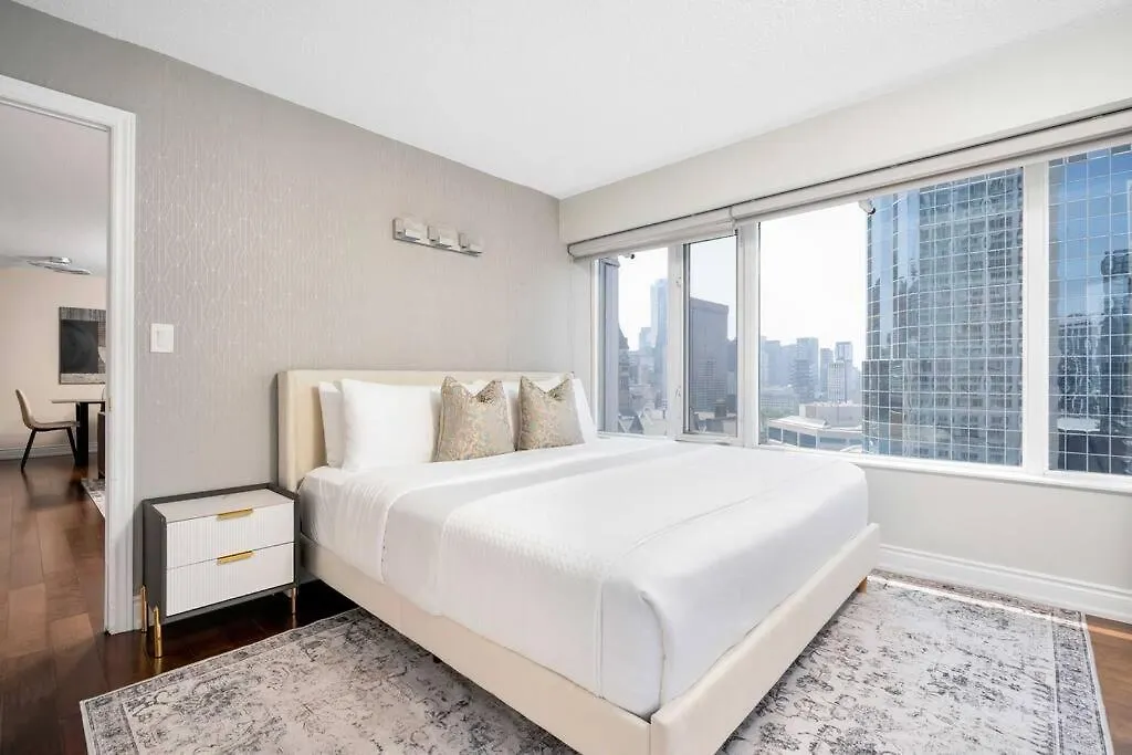 Apartment Centrally Located 2 Bd 2 Bth With Parking Toronto Canada