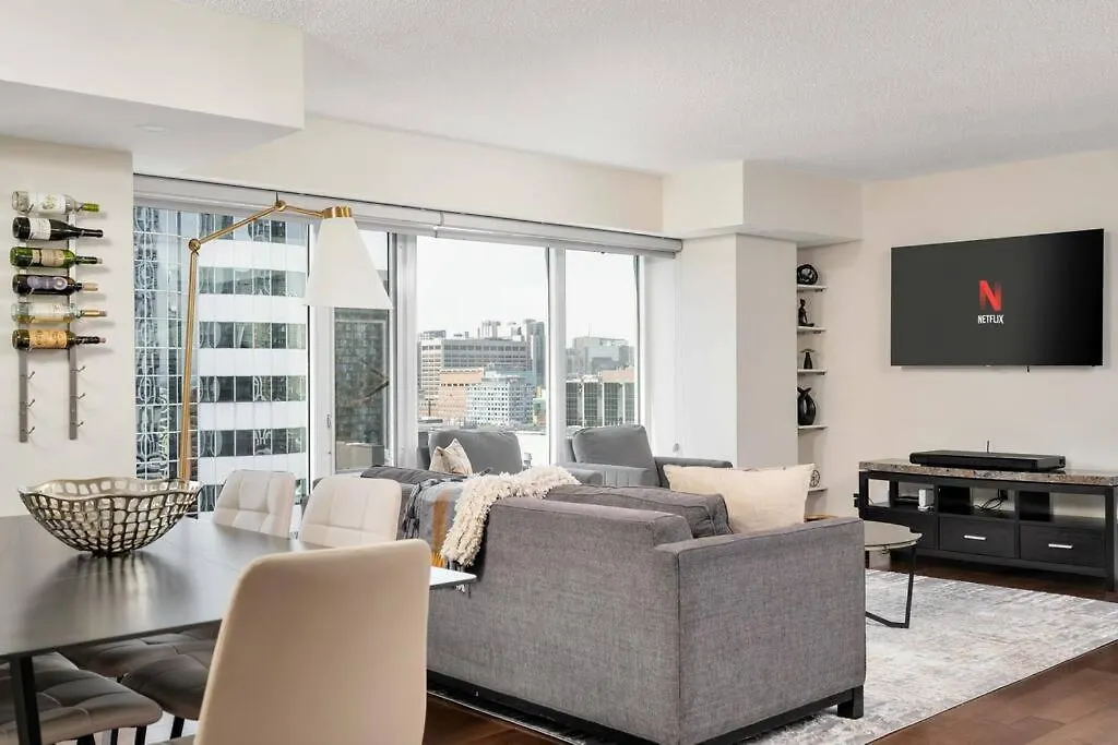 Centrally Located 2 Bd 2 Bth With Parking Toronto 0*,  Canada