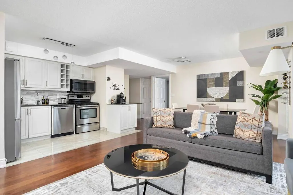 Centrally Located 2 Bd 2 Bth With Parking Toronto Apartment