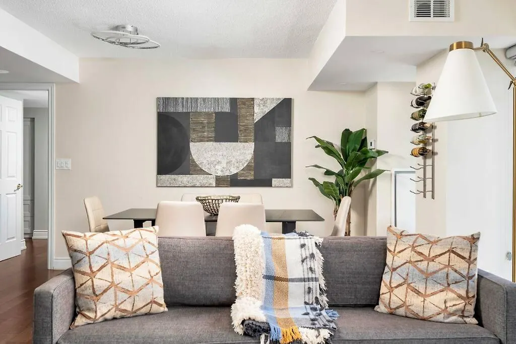 Centrally Located 2 Bd 2 Bth With Parking Toronto