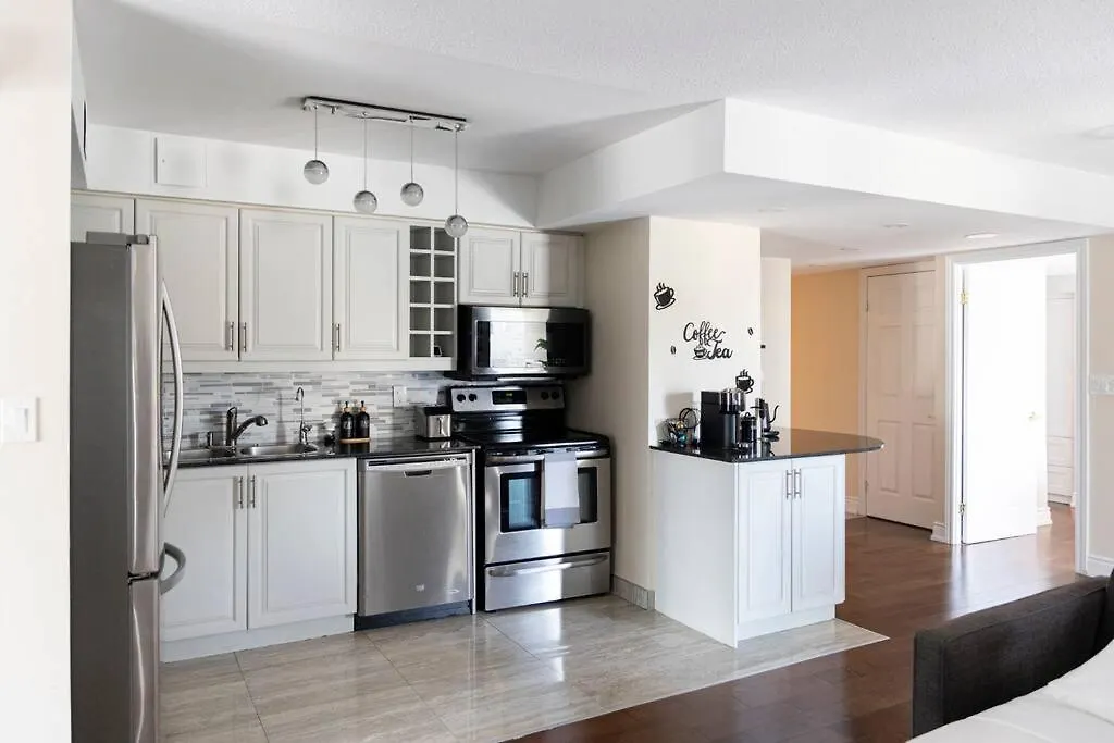 Centrally Located 2 Bd 2 Bth With Parking Toronto