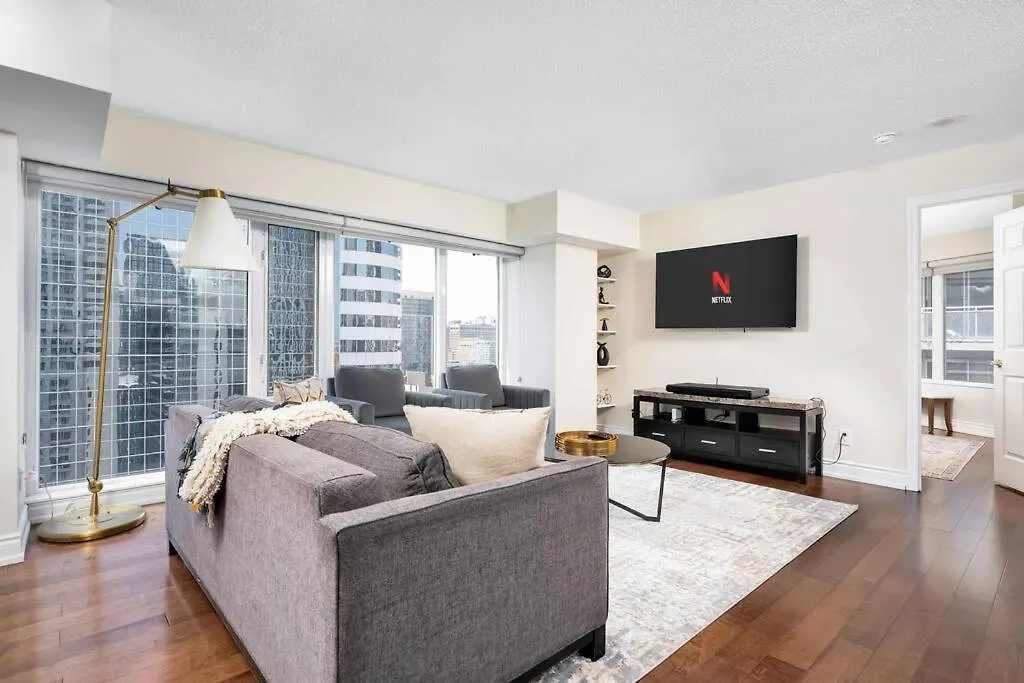 Apartment Centrally Located 2 Bd 2 Bth With Parking Toronto