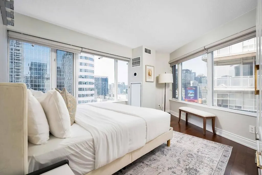 Centrally Located 2 Bd 2 Bth With Parking Toronto