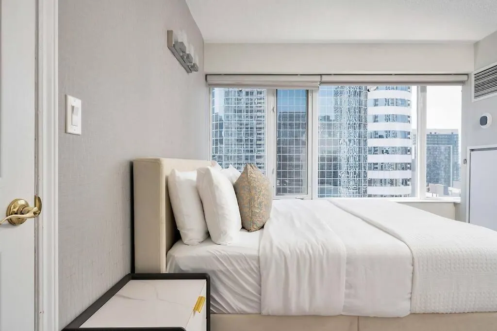 Apartment Centrally Located 2 Bd 2 Bth With Parking Toronto